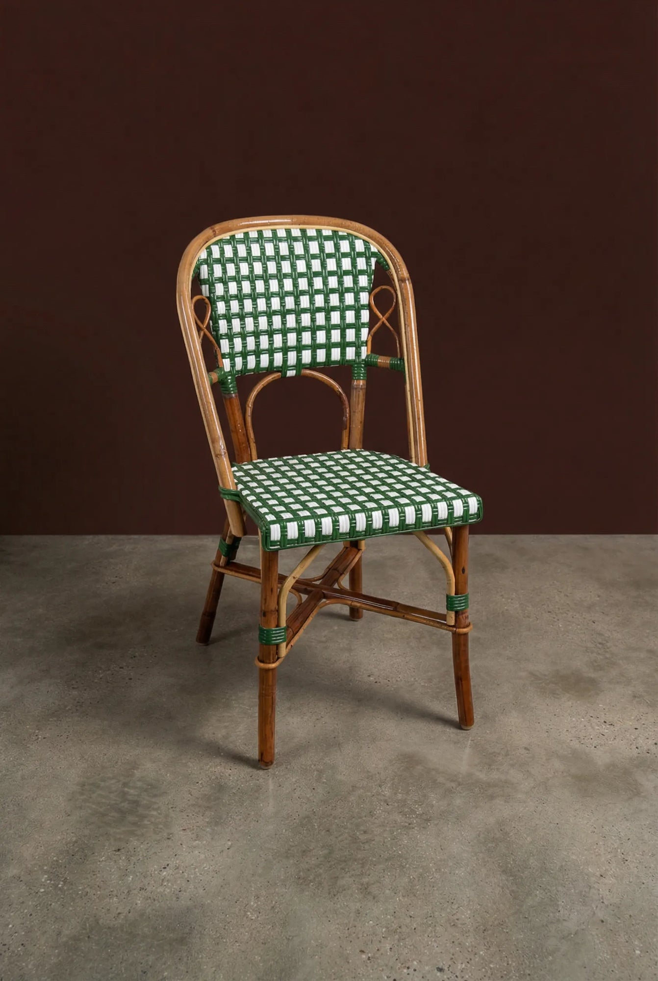 Chaise Martingale Vert Orangerie – chaise en rotin de terrasse pour restaurant et terrasse | Martingale Paris