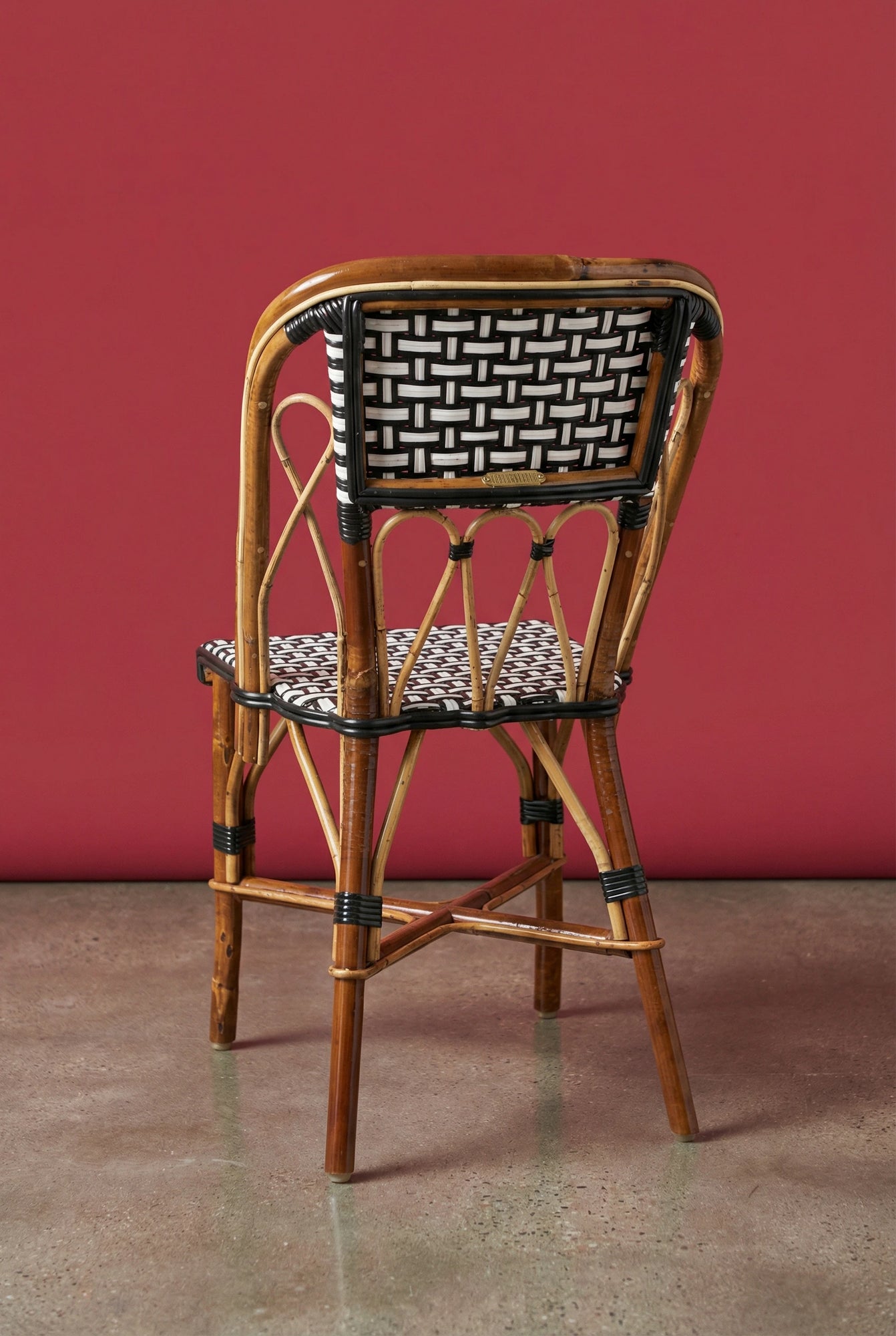 Chaise Martingale Café Noir – chaise en rotin de terrasse pour terrasse extérieure | Martingale Paris