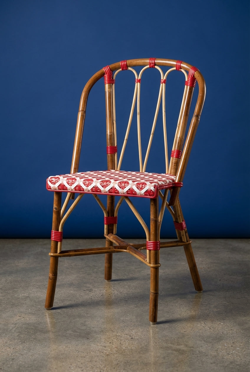 Chaise Martingale Rouge Cerise – chaise en rotin de terrasse pour restaurant et terrasse | Martingale Paris