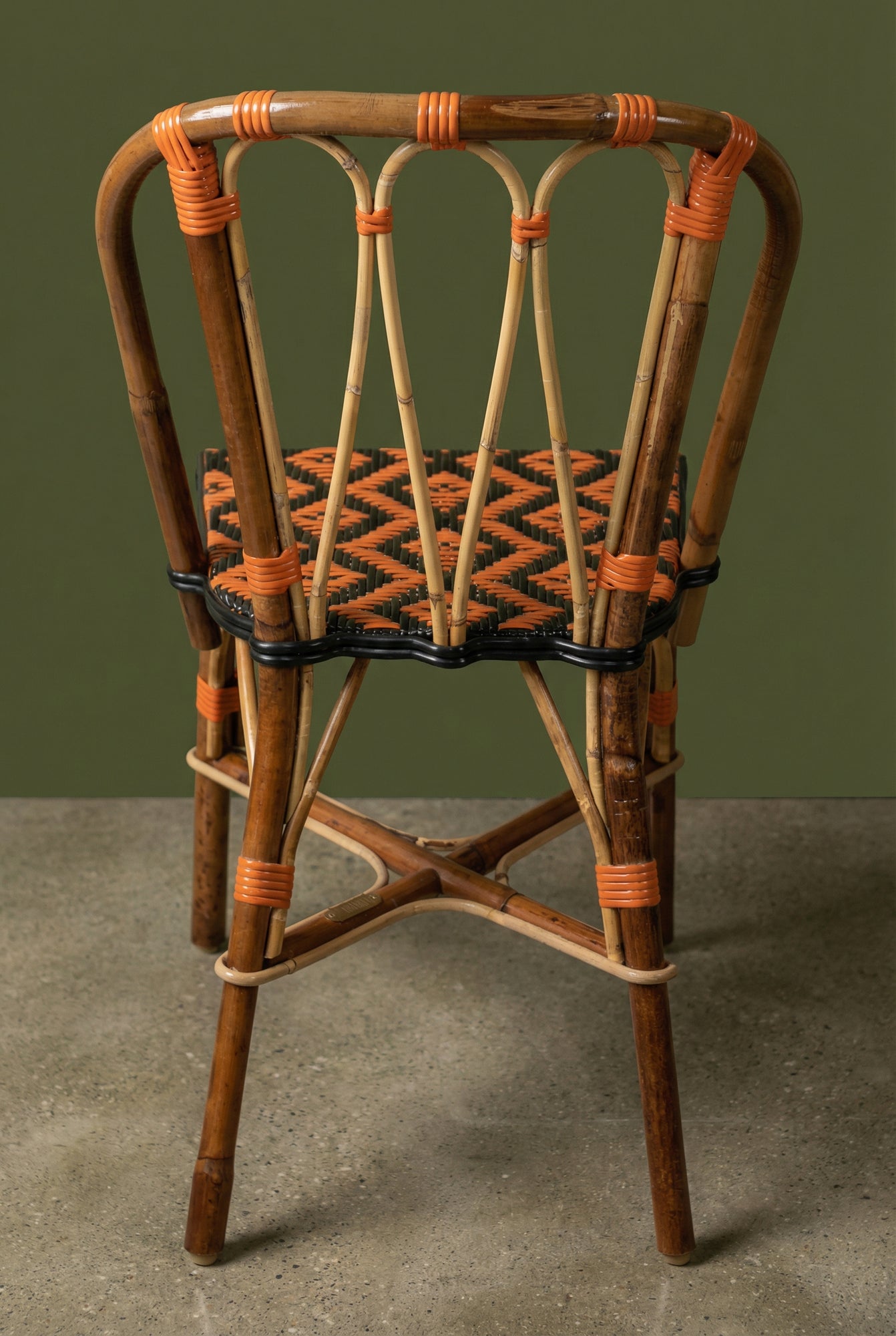 Chaise Martingale Orange Sienne – chaise en rotin de terrasse pour bistrot parisien | Martingale Paris