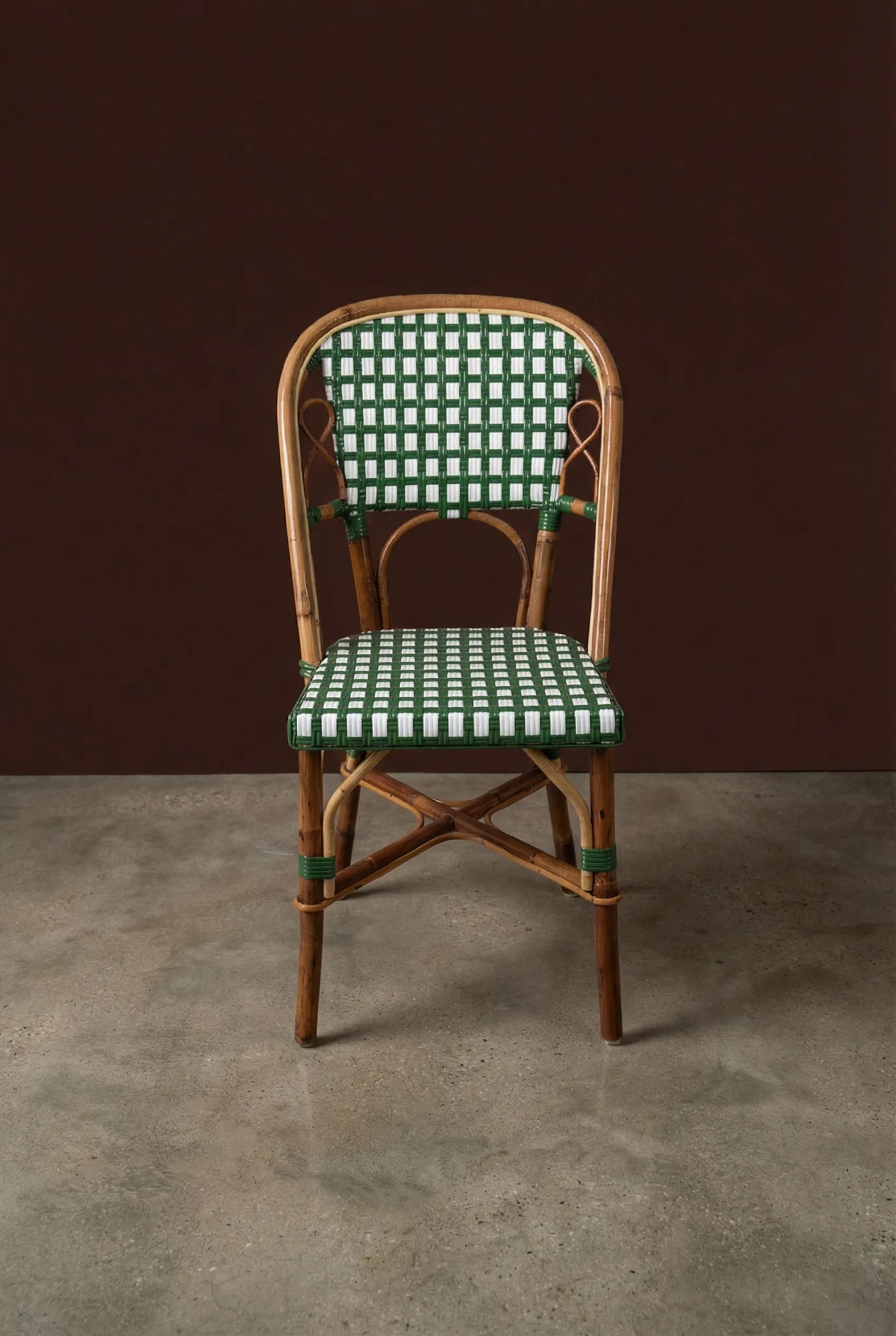 Chaise Martingale Vert Orangerie – chaise en rotin de terrasse pour café et brasserie | Martingale Paris